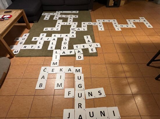 BRĪVAIS SCRABBLE